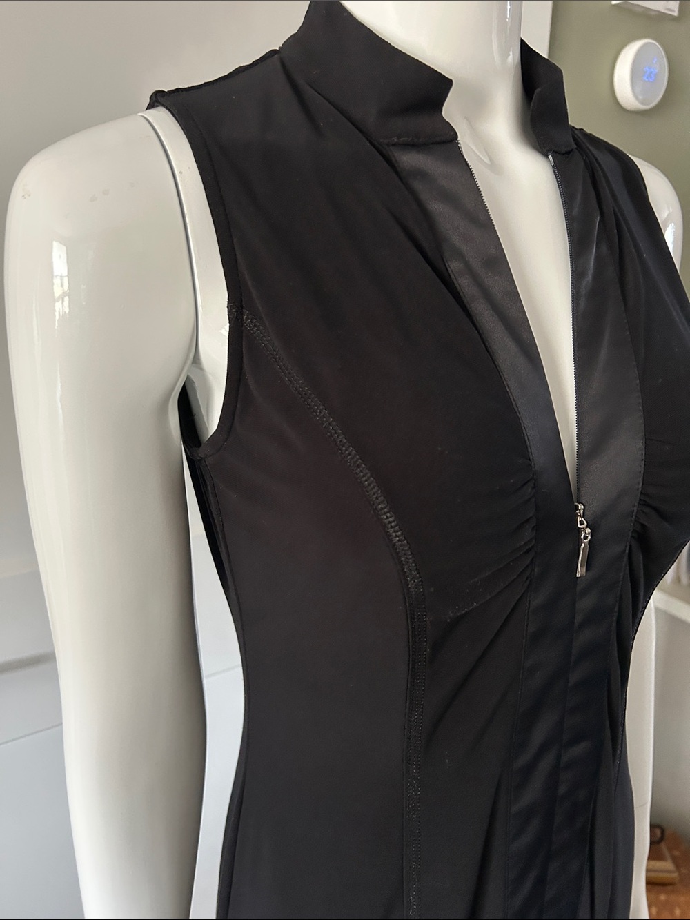 Tristan & Iseut Black High-Fashion Zip-Front Dress | S–M - Picture 6 of 15